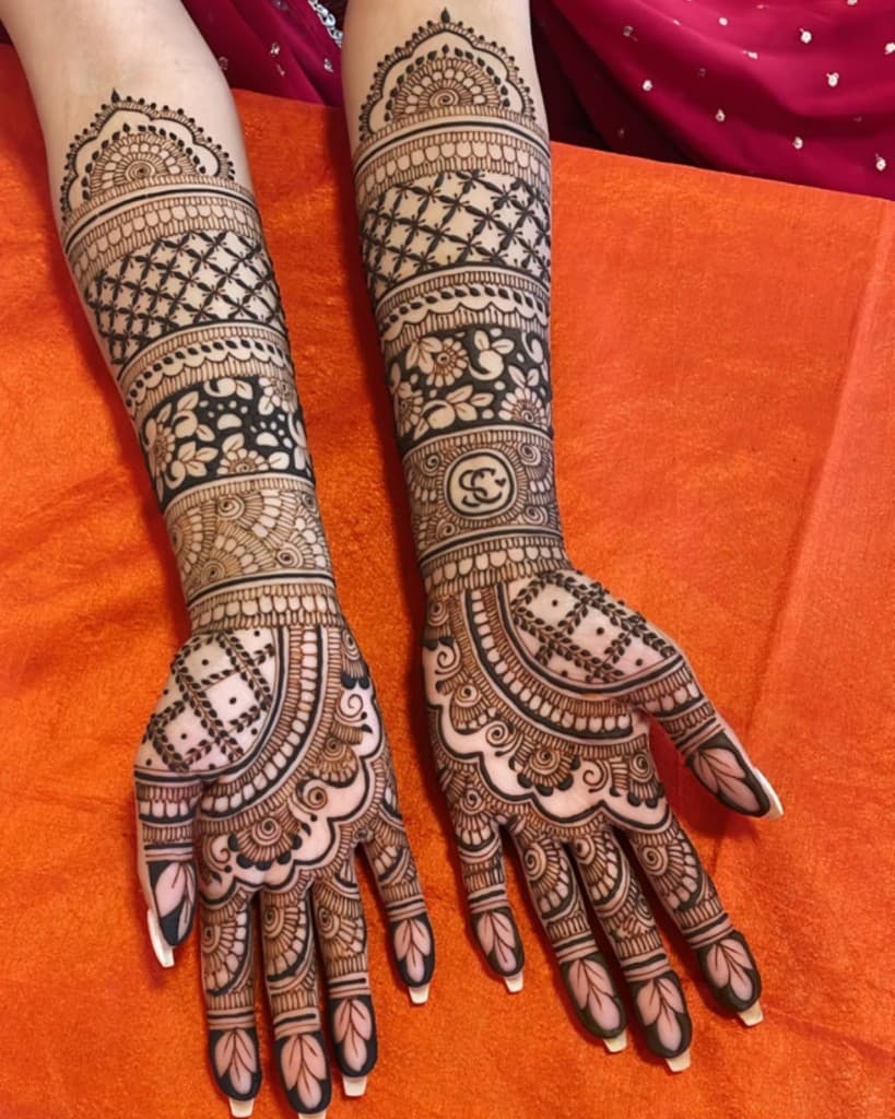 Full arms on festive fabric