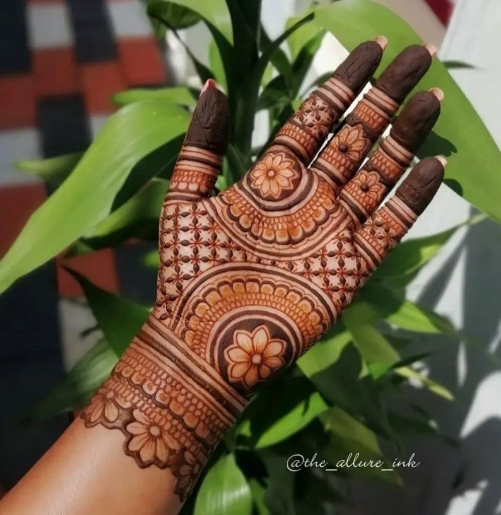 Dense palm jaali with solid tips