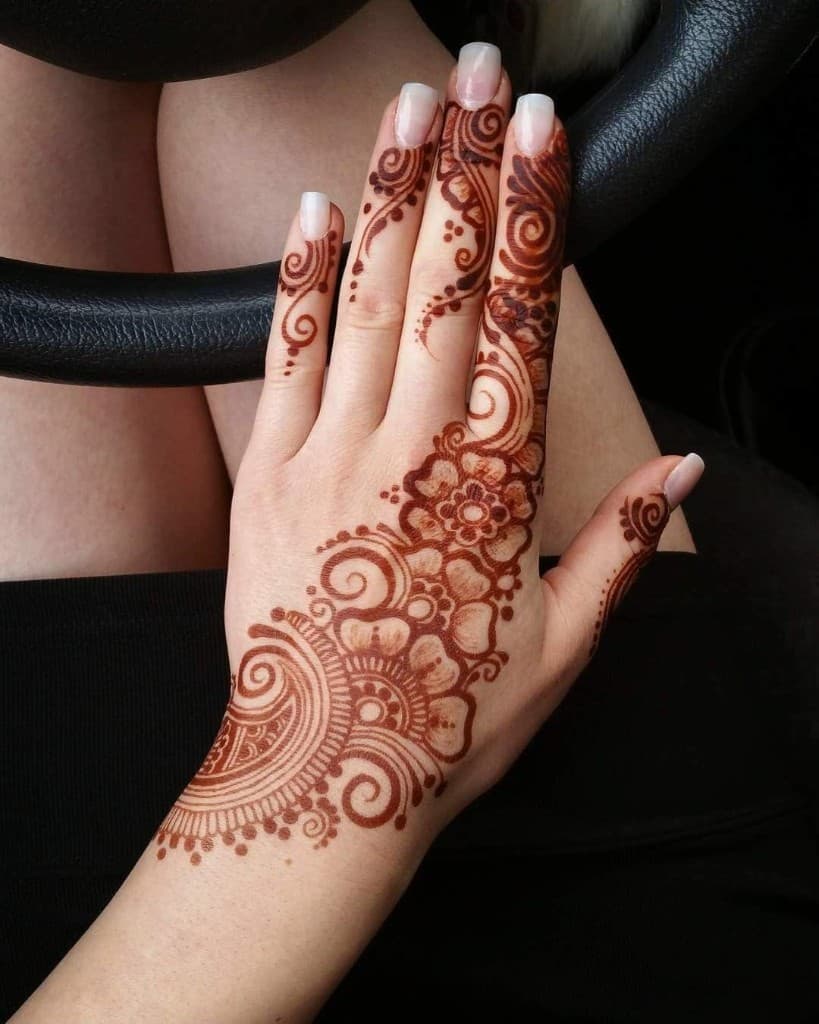 Fresh Arabic back-hand swirl